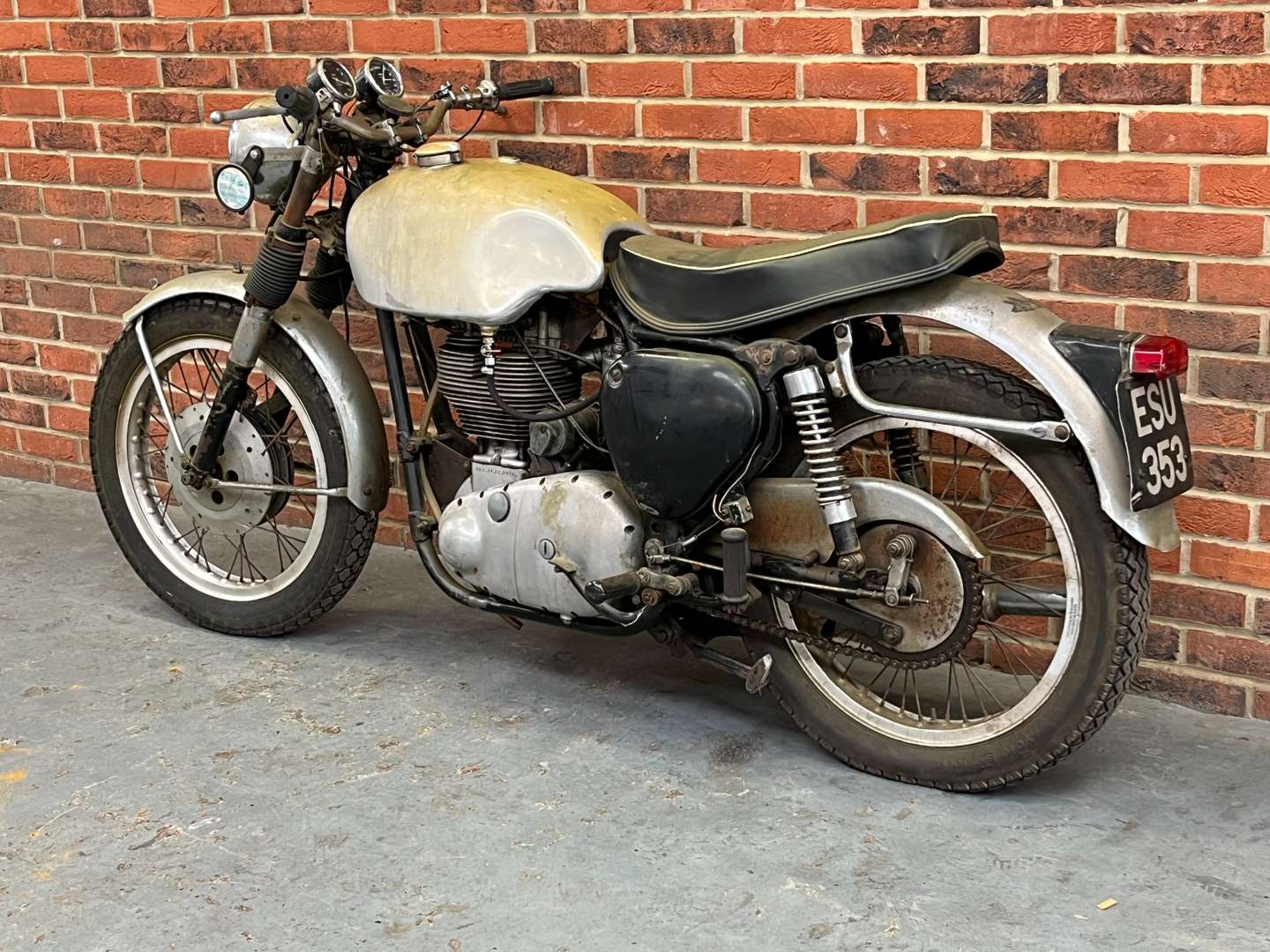 <p>1962 BSA GOLD STAR 500CC</p>