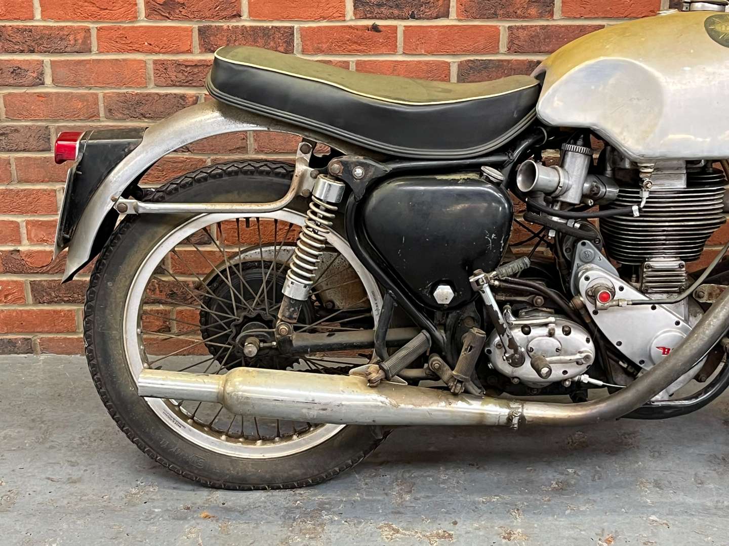 <p>1962 BSA GOLD STAR 500CC</p>