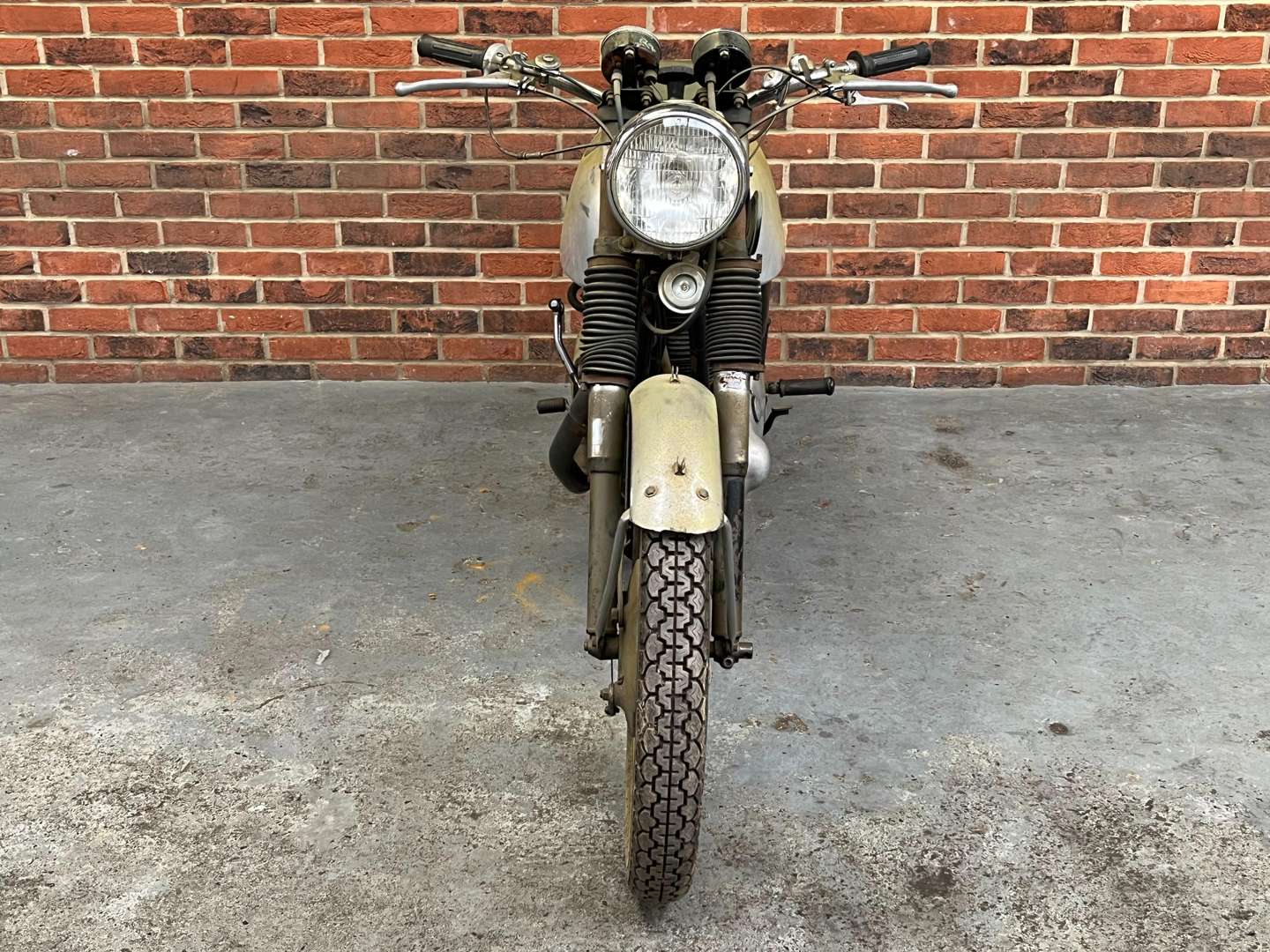 <p>1962 BSA GOLD STAR 500CC</p>