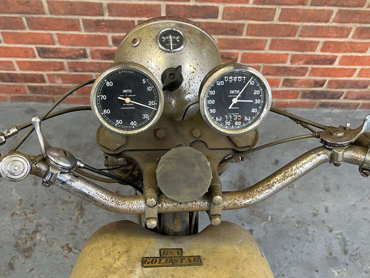 <p>1962 BSA GOLD STAR 500CC</p>