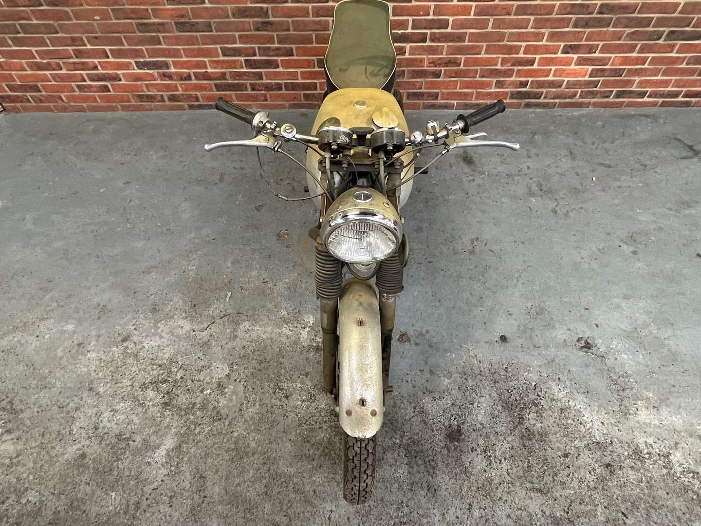 <p>1962 BSA GOLD STAR 500CC</p>