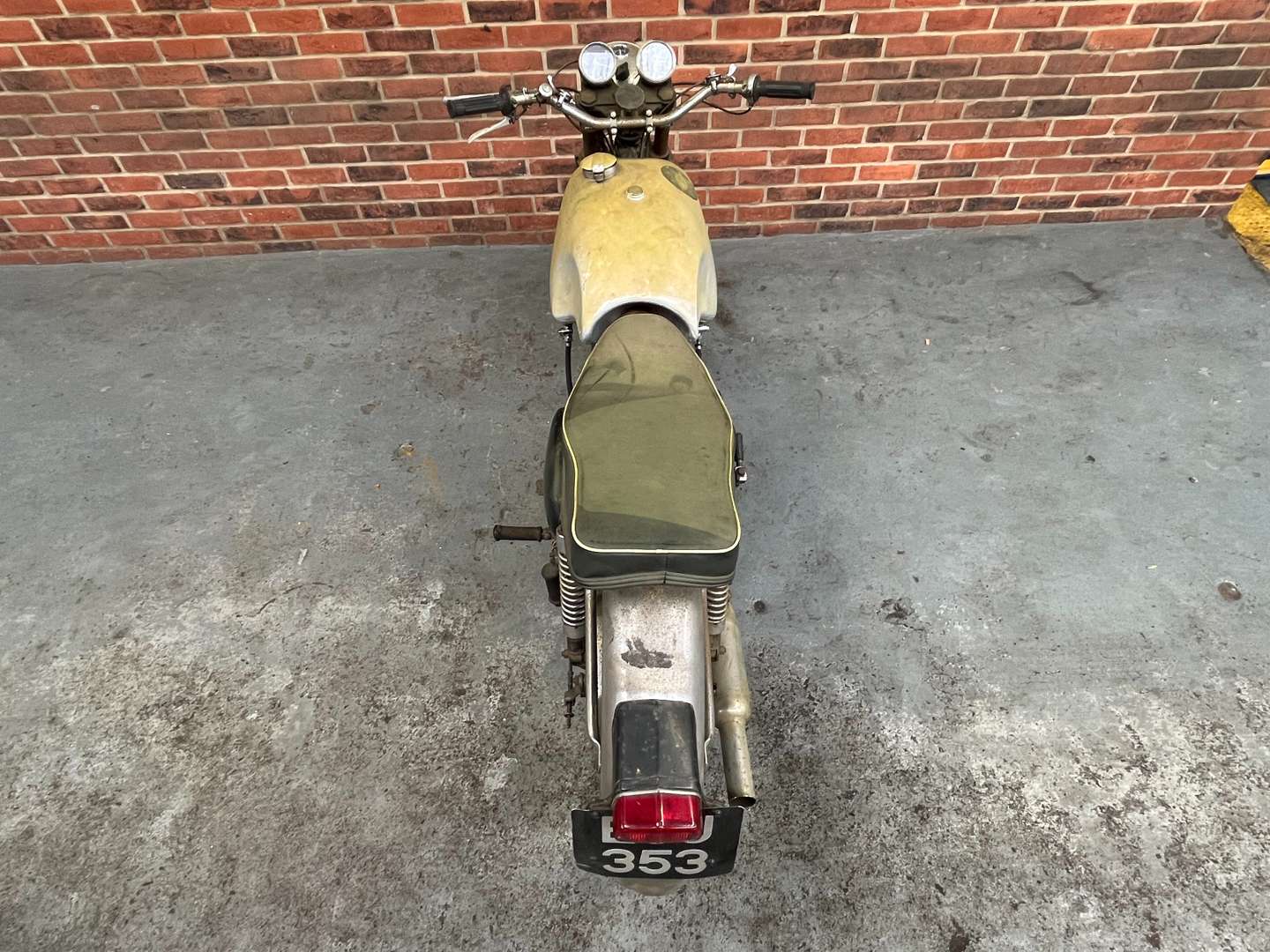 <p>1962 BSA GOLD STAR 500CC</p>