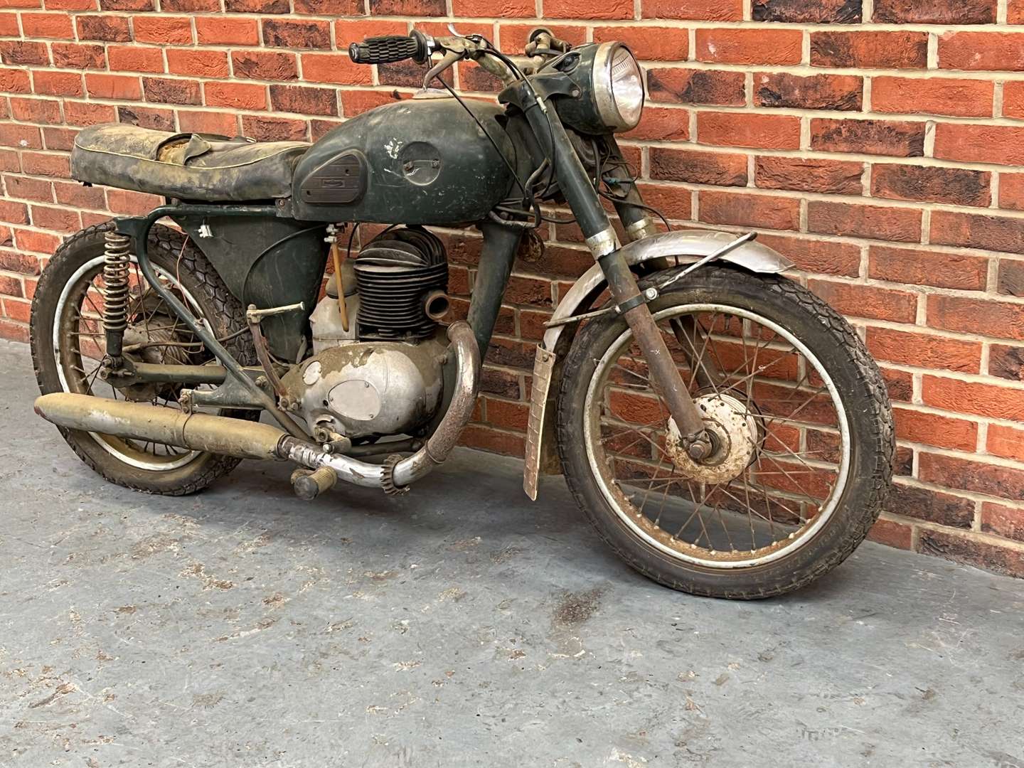 <p>1959 FRANCIS BARNETT 250CC</p>