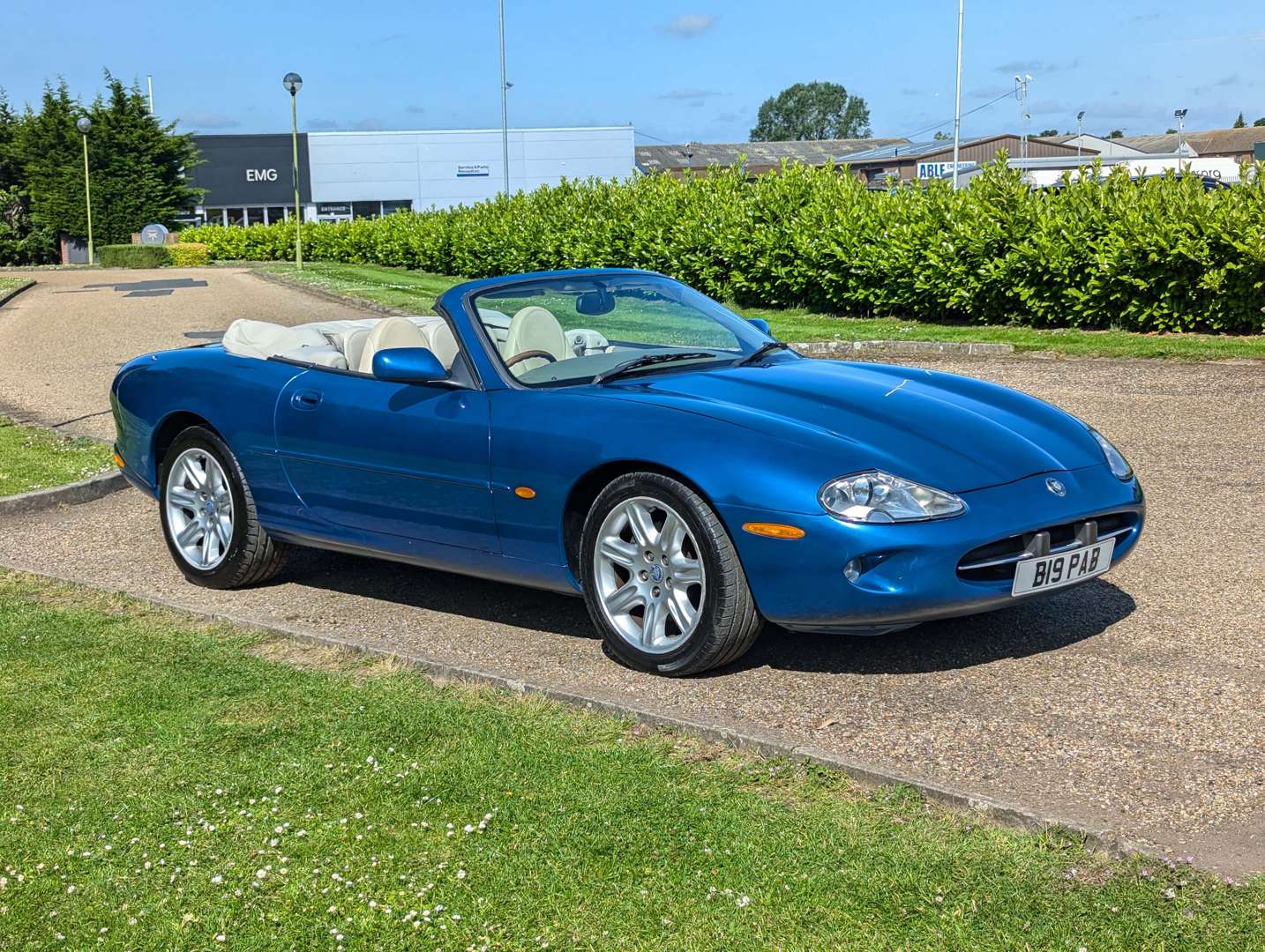 <p>1999 JAGUAR XK8 4.0 CONVERTIBLE AUTO</p>