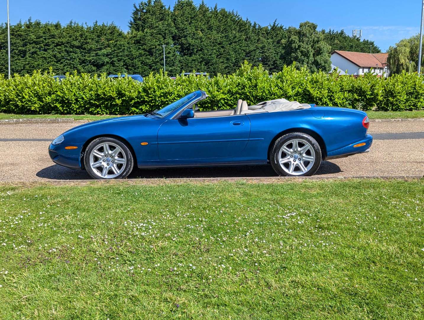 <p>1999 JAGUAR XK8 4.0 CONVERTIBLE AUTO</p>