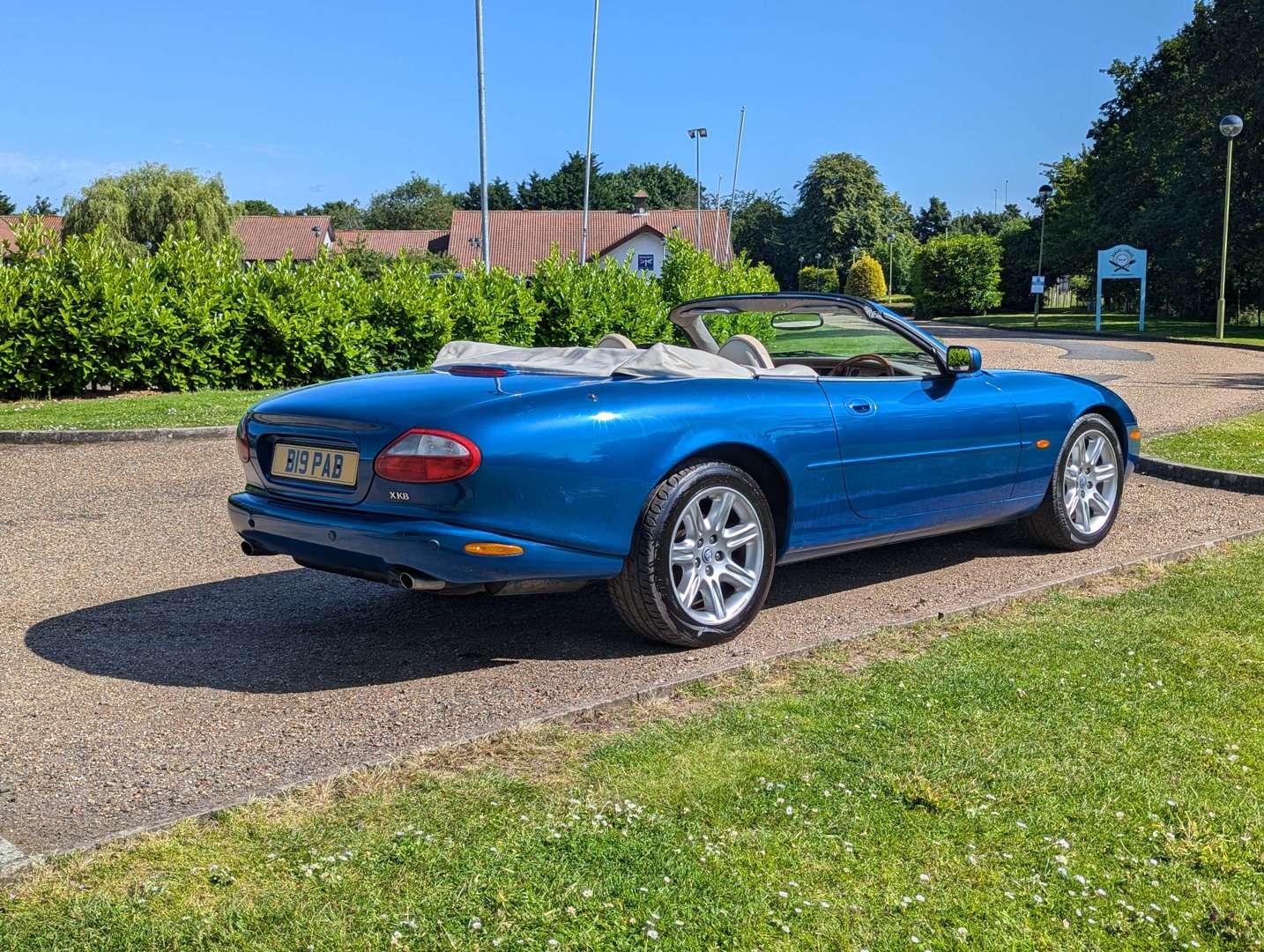 <p>1999 JAGUAR XK8 4.0 CONVERTIBLE AUTO</p>