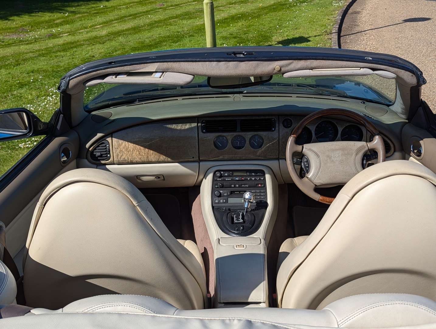 <p>1999 JAGUAR XK8 4.0 CONVERTIBLE AUTO</p>