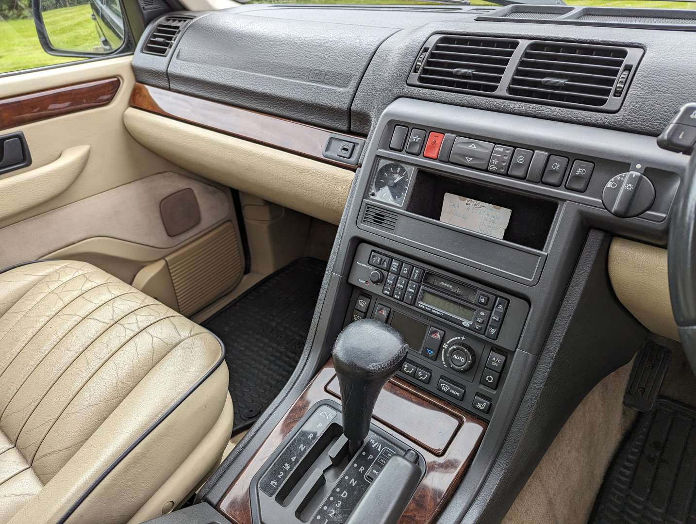 <p>1998 RANGE ROVER 4.6 HSE AUTO</p>