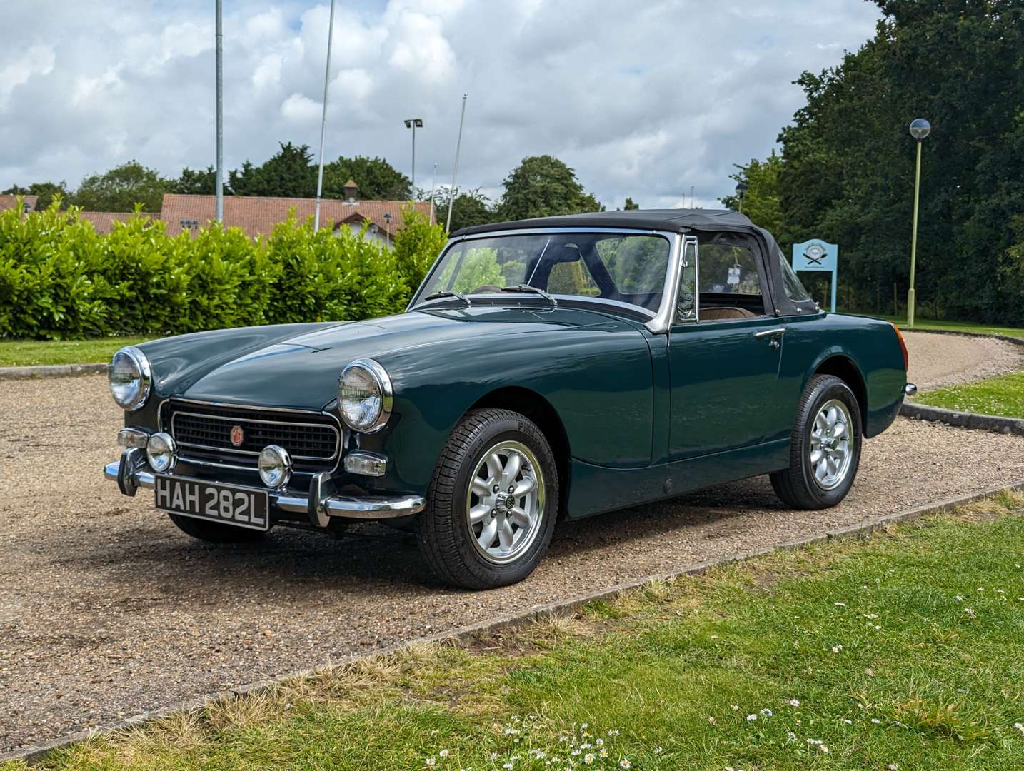 <p>1972 MG MIDGET&nbsp;</p>