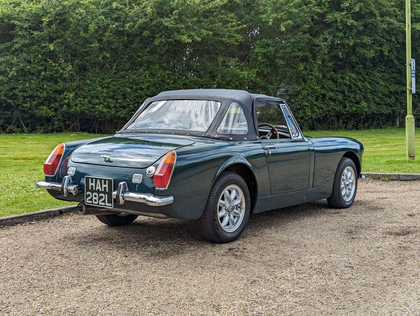 <p>1972 MG MIDGET&nbsp;</p>