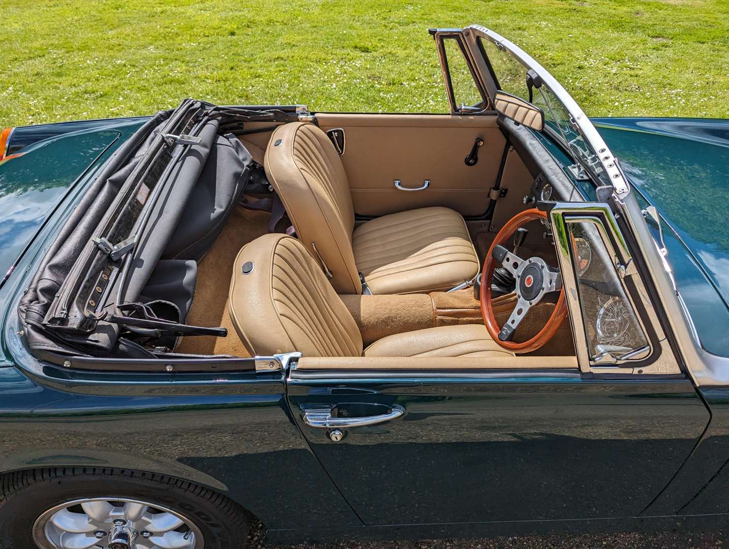 <p>1972 MG MIDGET&nbsp;</p>