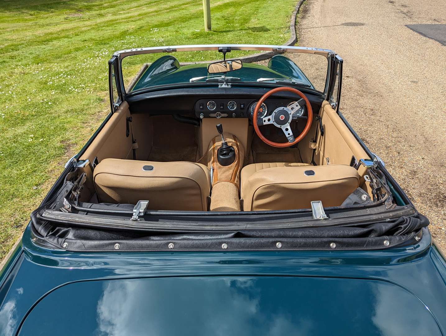 <p>1972 MG MIDGET&nbsp;</p>