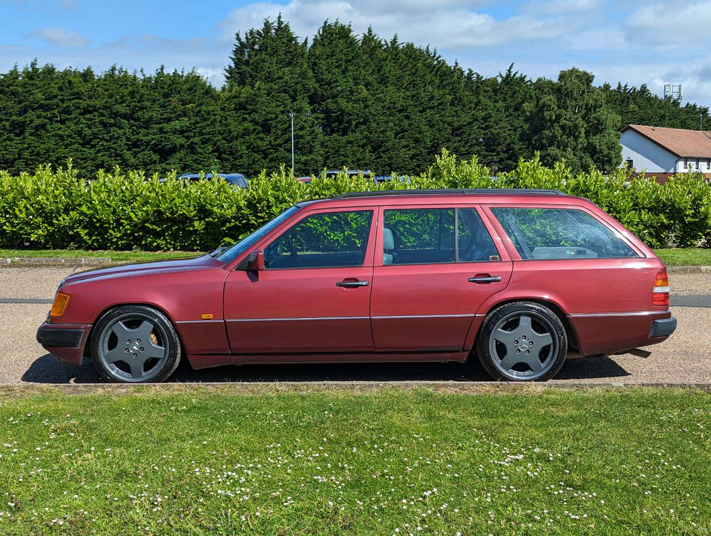 <p>1993 MERCEDES W124 320 TE ESTATE AUTO</p>