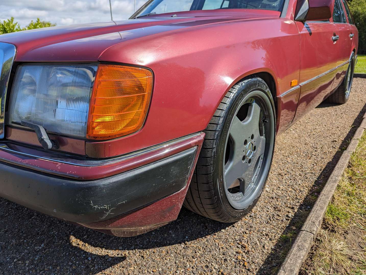 <p>1993 MERCEDES W124 320 TE ESTATE AUTO</p>