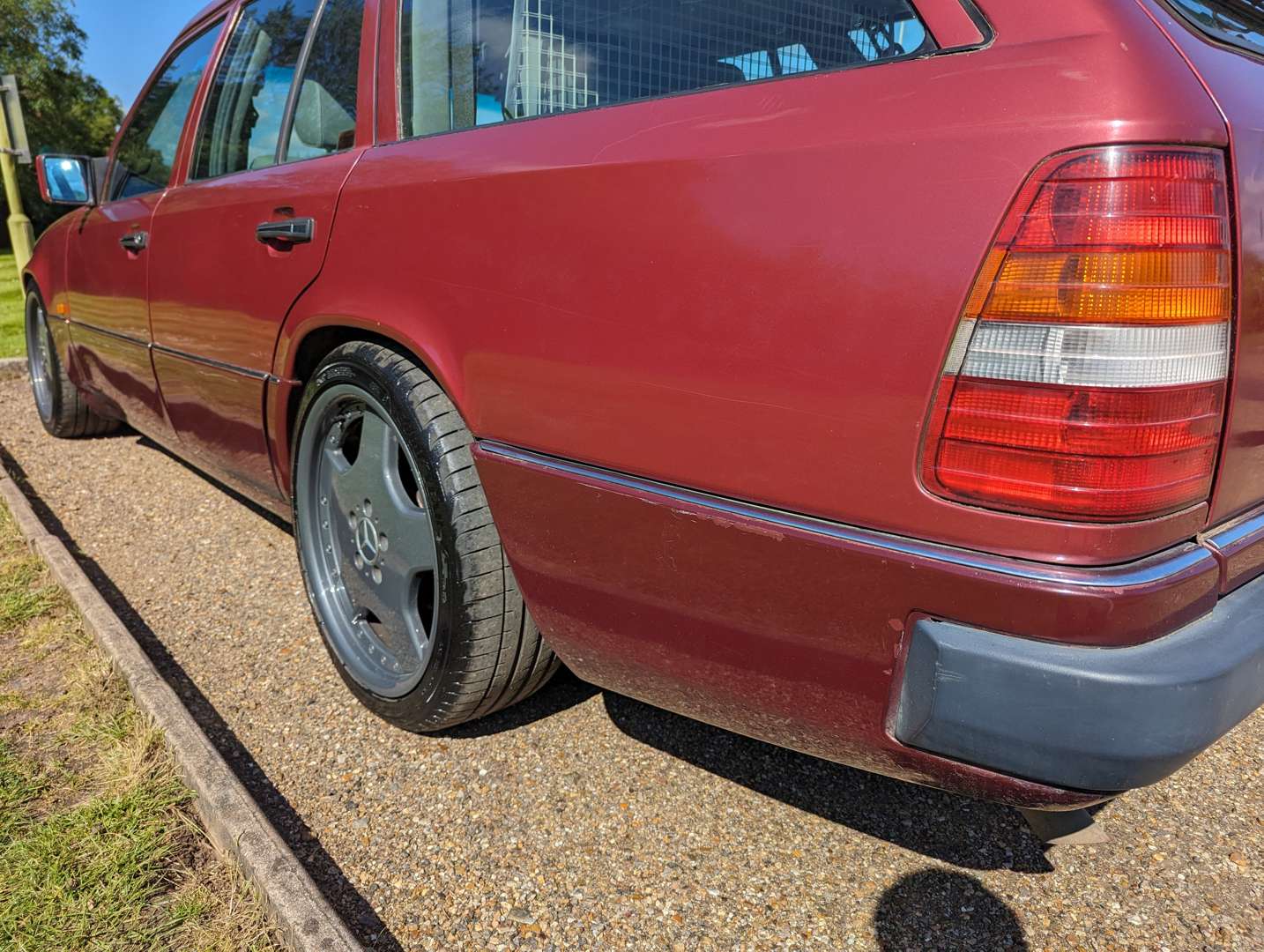 <p>1993 MERCEDES W124 320 TE ESTATE AUTO</p>