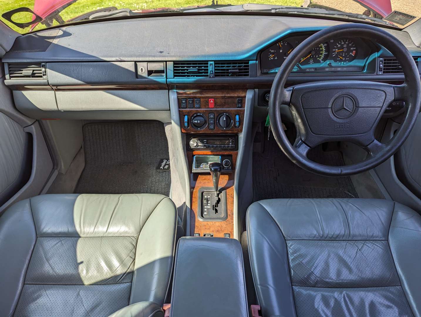 <p>1993 MERCEDES W124 320 TE ESTATE AUTO</p>