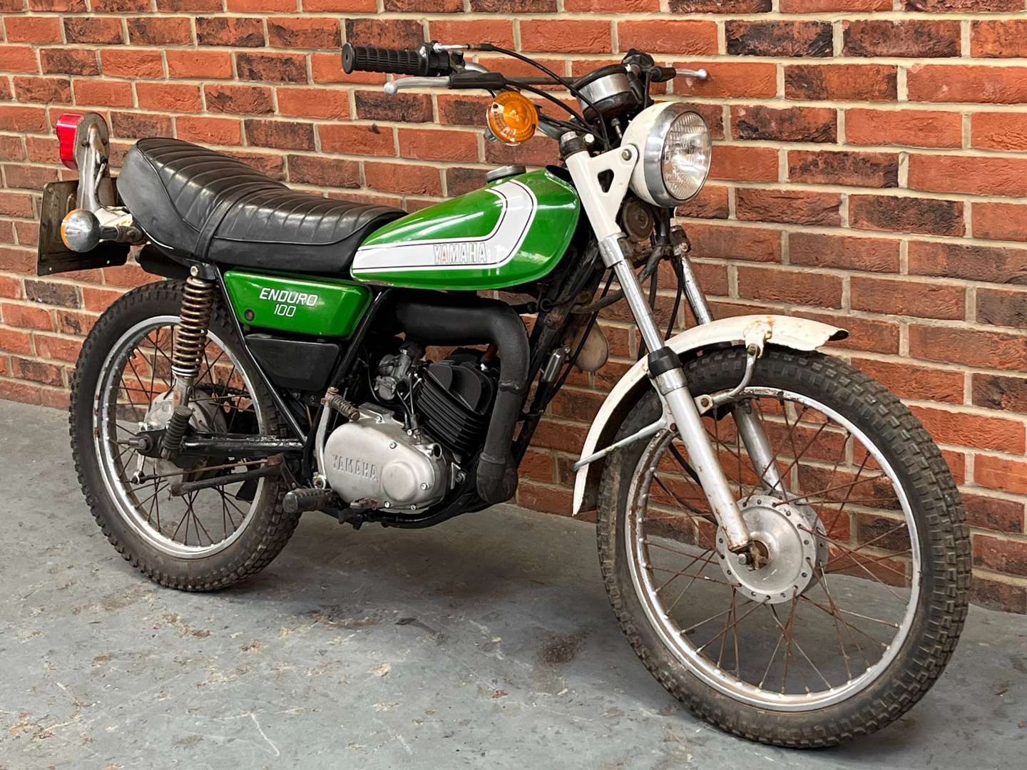 <p>1976 YAMAHA DT100</p>