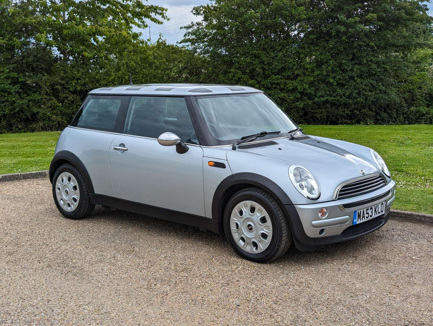 <p>2003 MINI ONE AUTO 18,300 MILES</p>