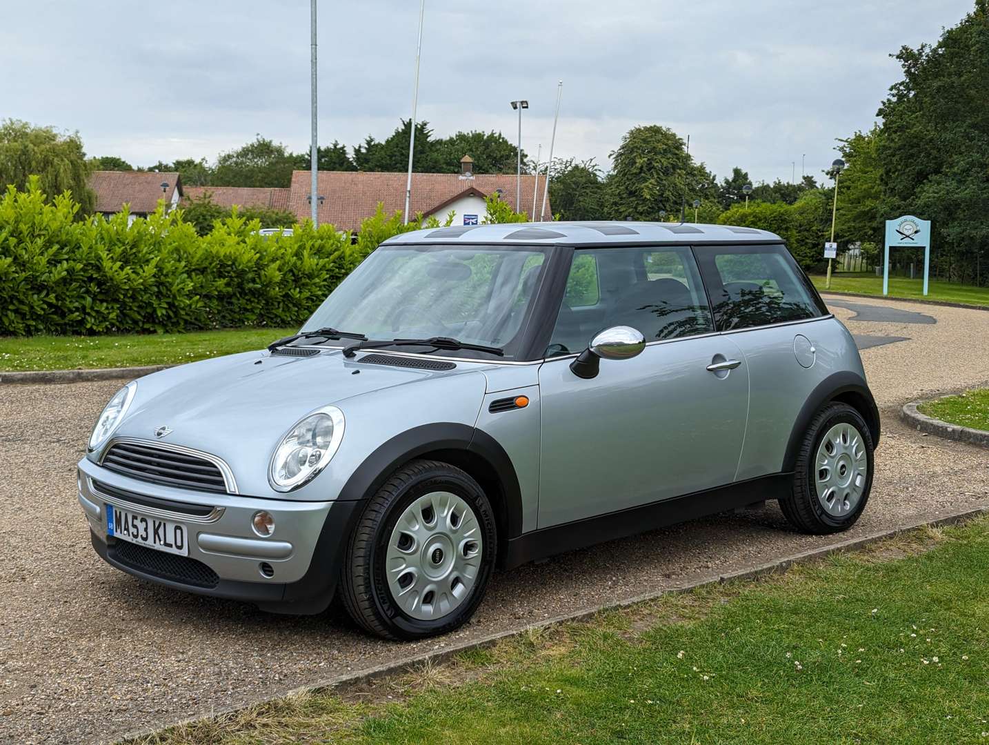 <p>2003 MINI ONE AUTO 18,300 MILES</p>