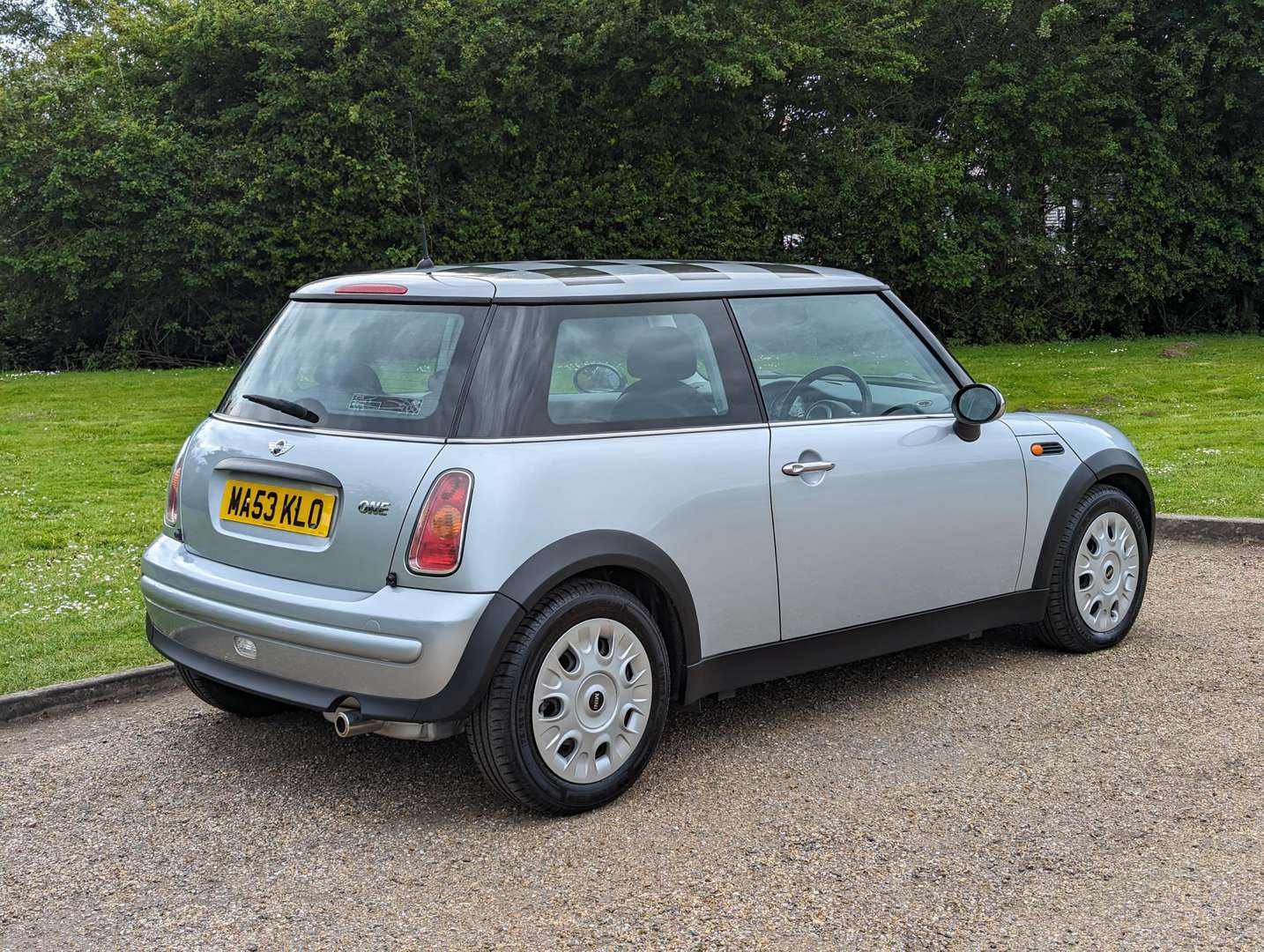 <p>2003 MINI ONE AUTO 18,300 MILES</p>