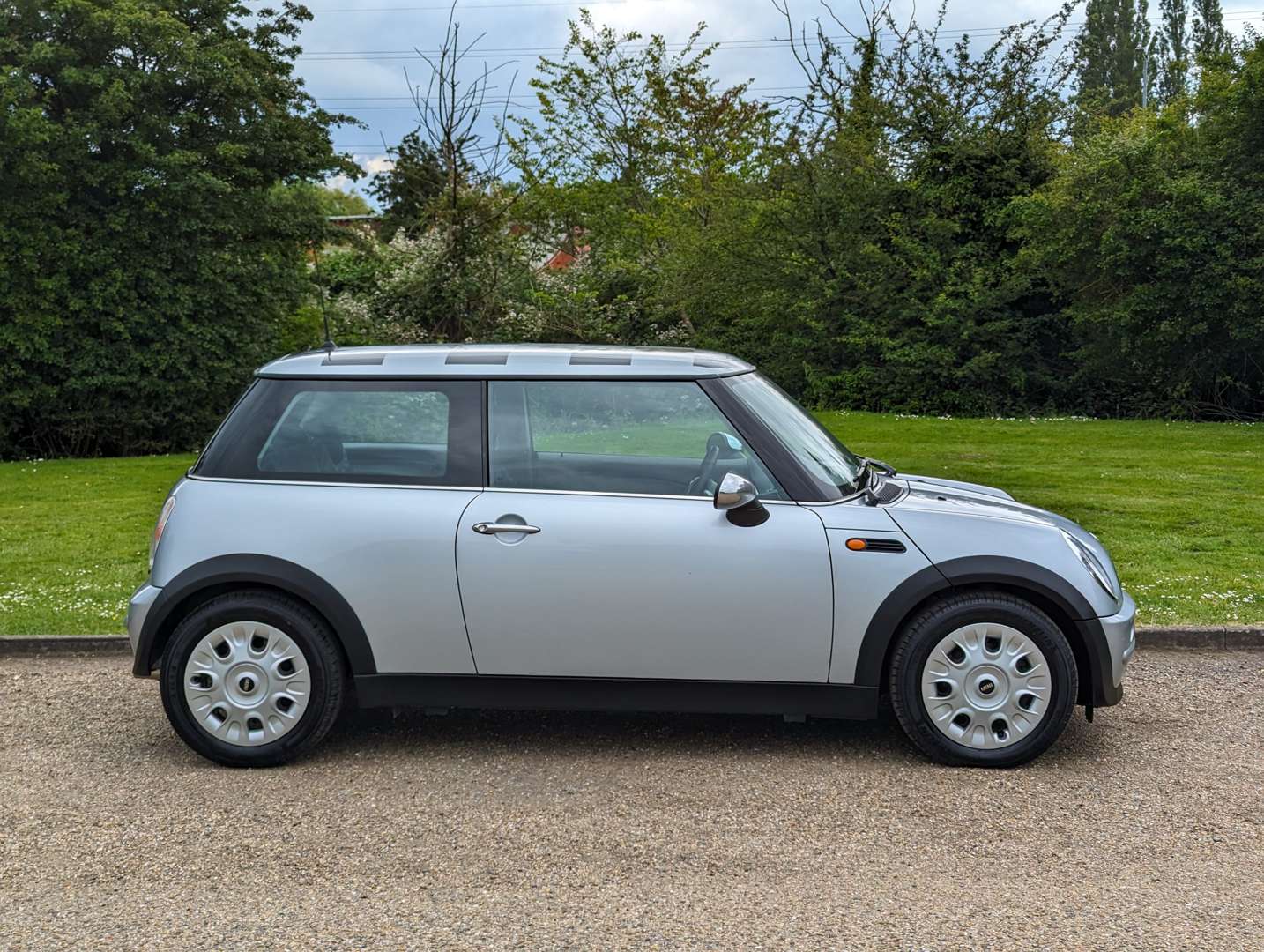 <p>2003 MINI ONE AUTO 18,300 MILES</p>