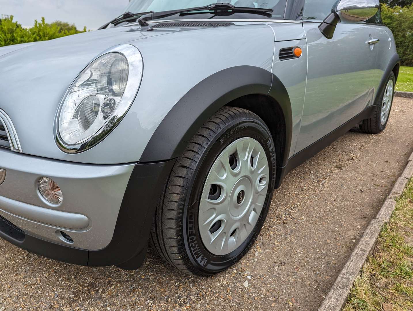 <p>2003 MINI ONE AUTO 18,300 MILES</p>