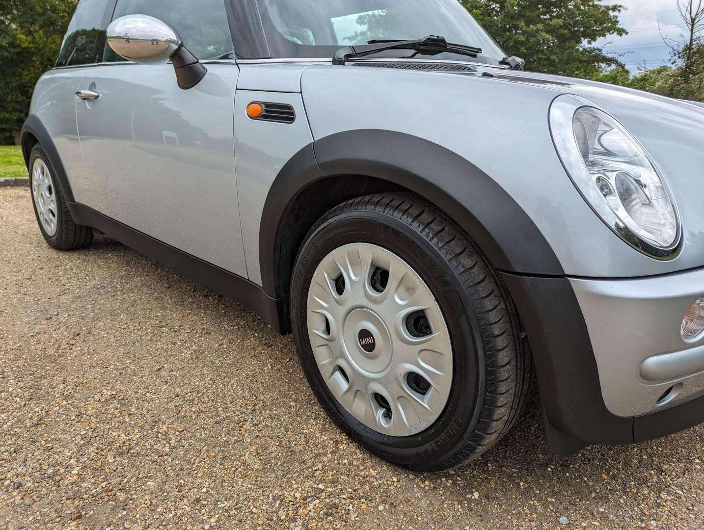 <p>2003 MINI ONE AUTO 18,300 MILES</p>