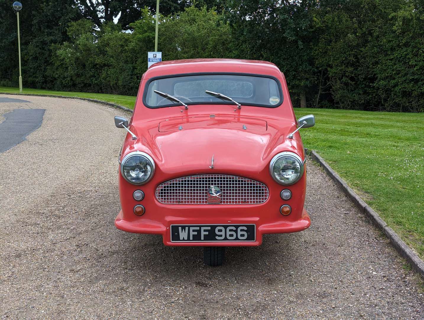 <p>1960 RELIANT REGAL MKV</p>