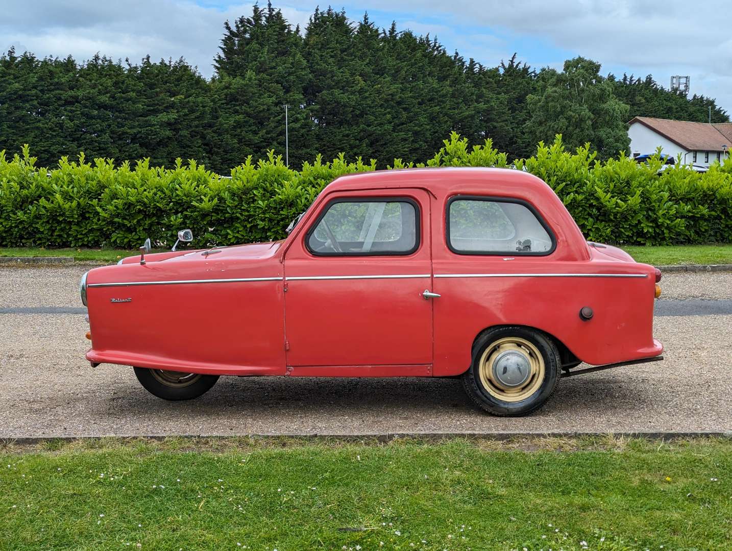 <p>1960 RELIANT REGAL MKV</p>