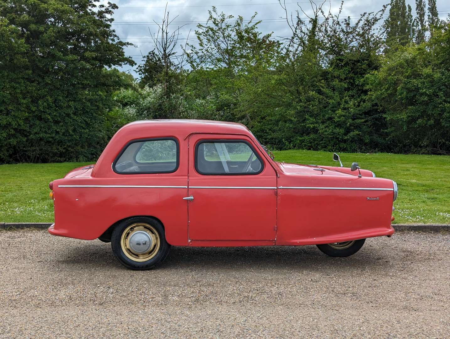 <p>1960 RELIANT REGAL MKV</p>