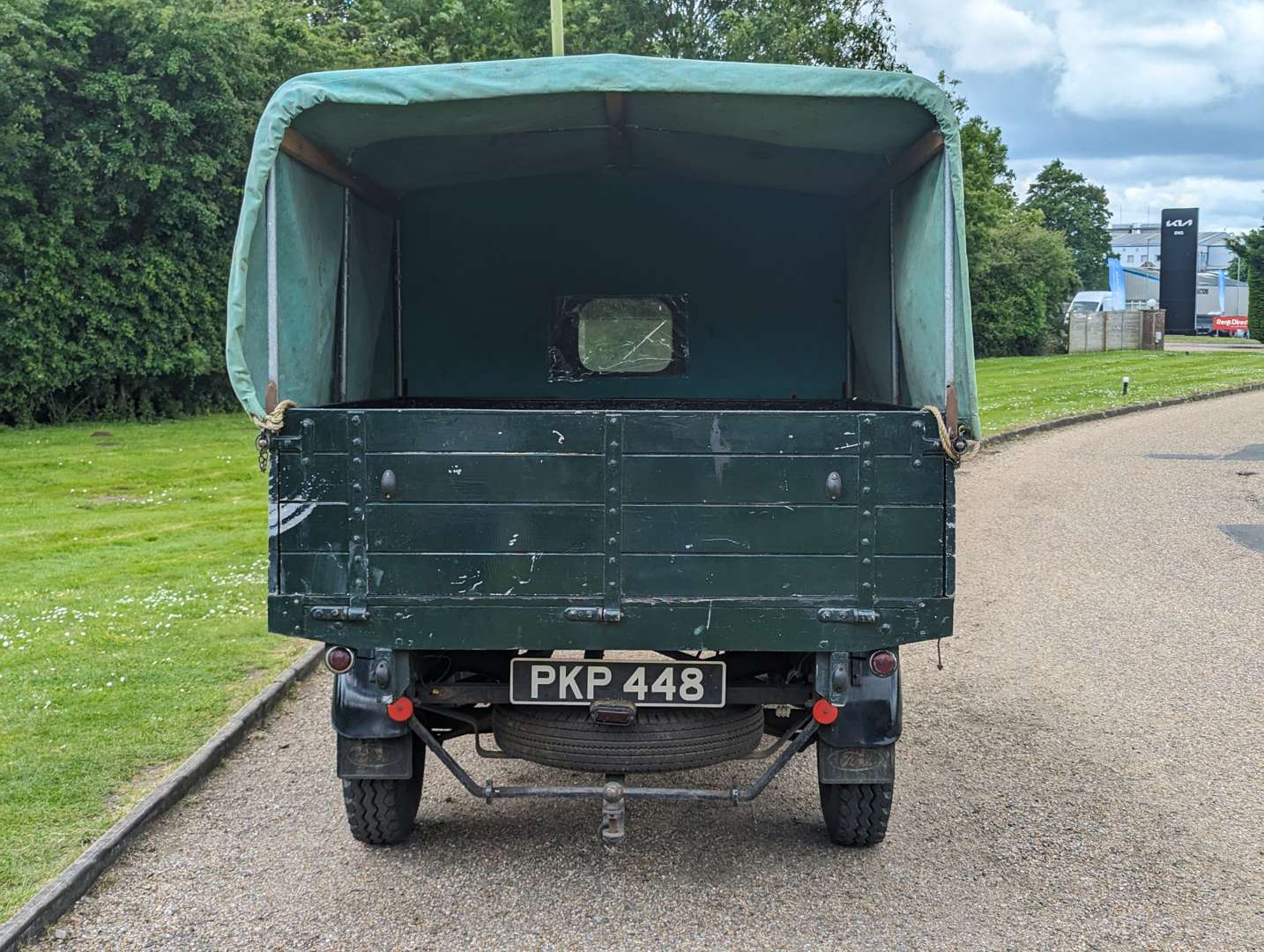 <p>1953 FORDSON E83W TRUCK</p>