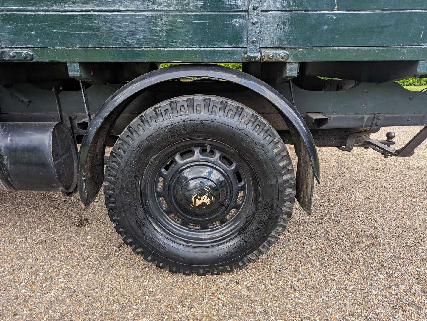 <p>1953 FORDSON E83W TRUCK</p>