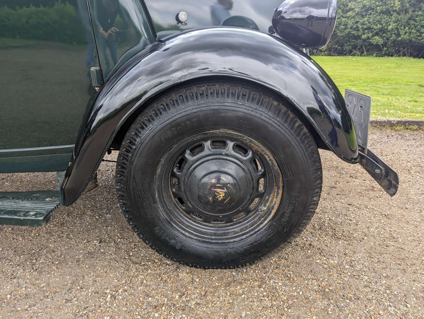 <p>1953 FORDSON E83W TRUCK</p>