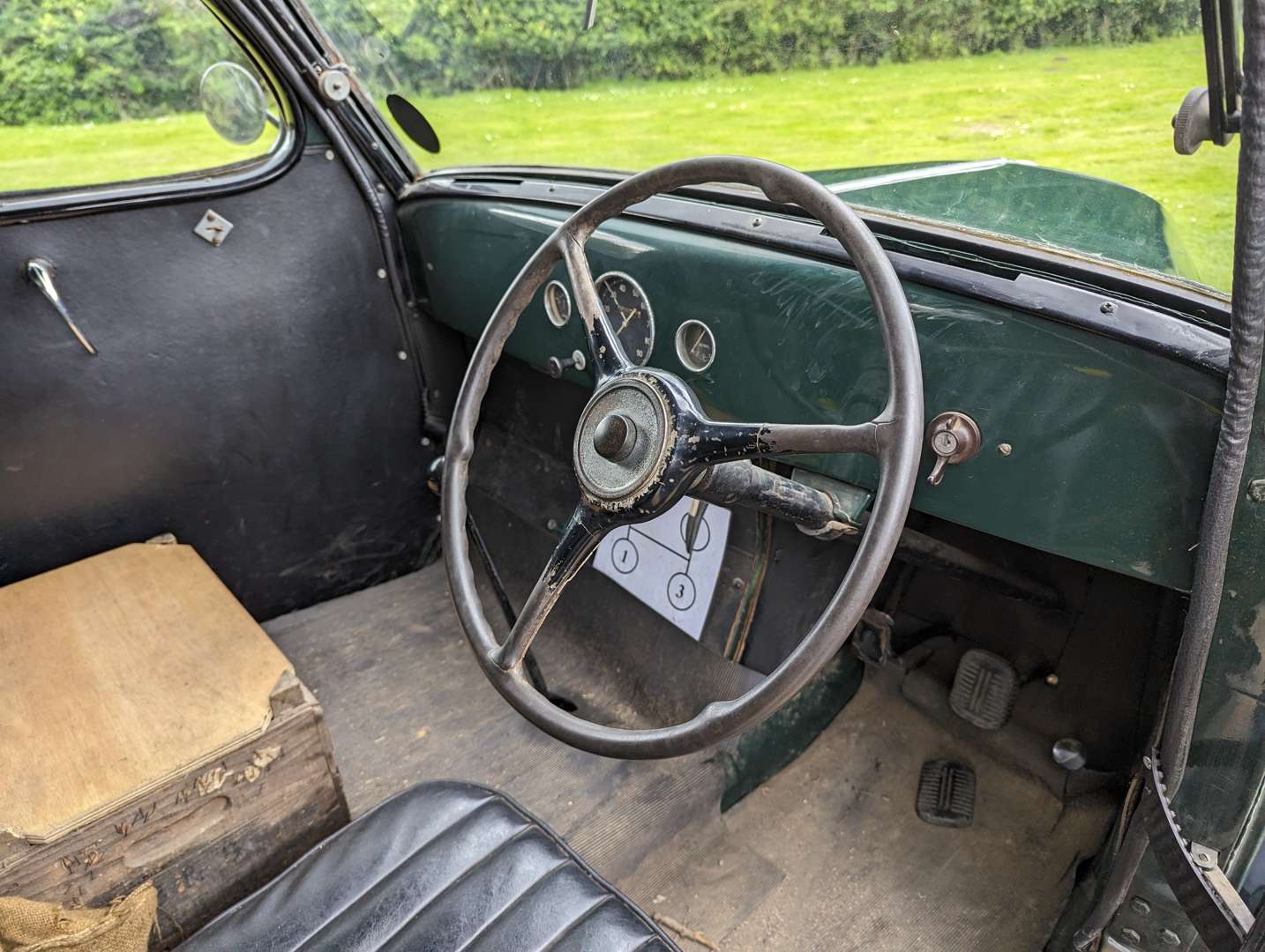 <p>1953 FORDSON E83W TRUCK</p>