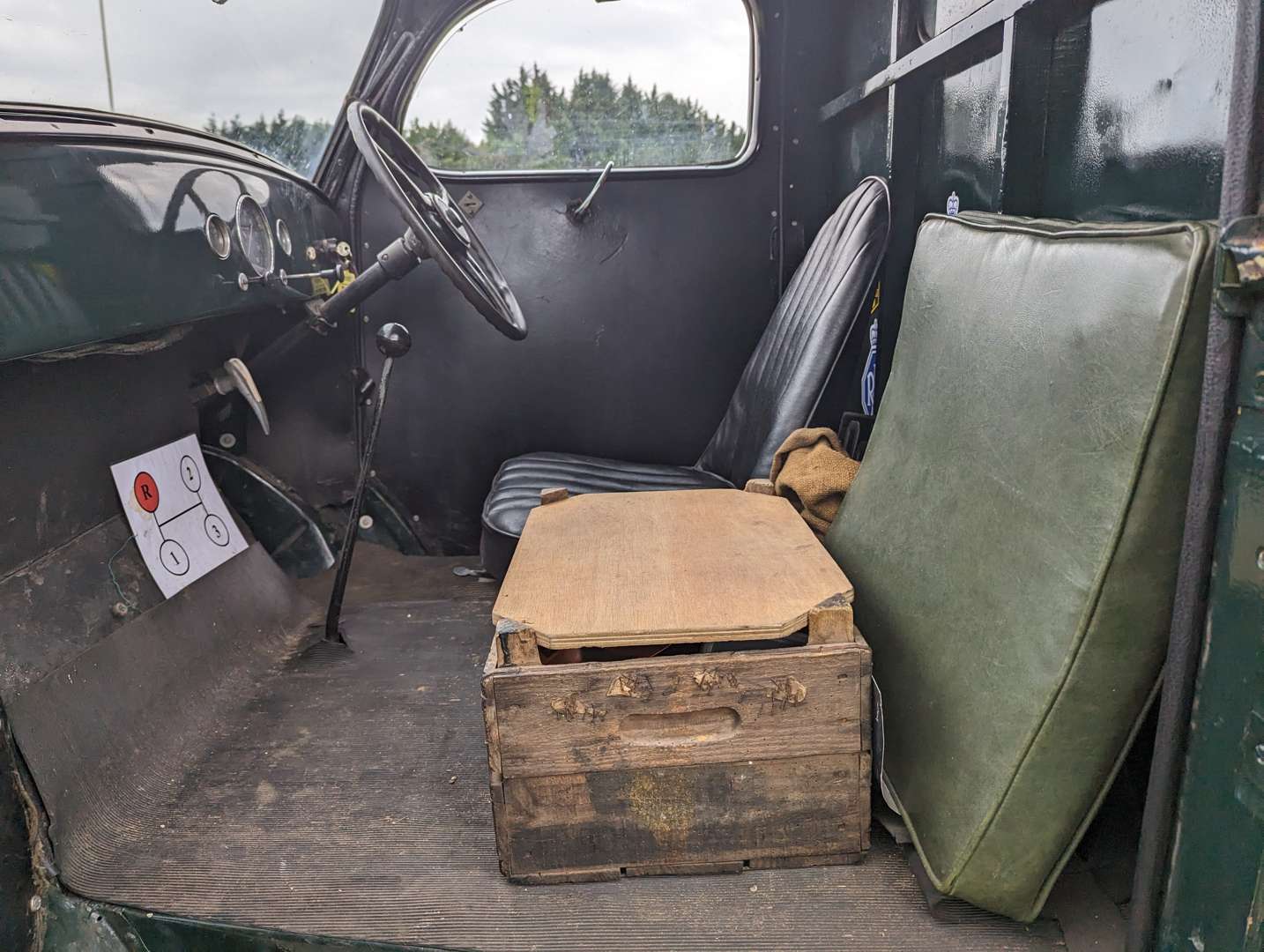 <p>1953 FORDSON E83W TRUCK</p>