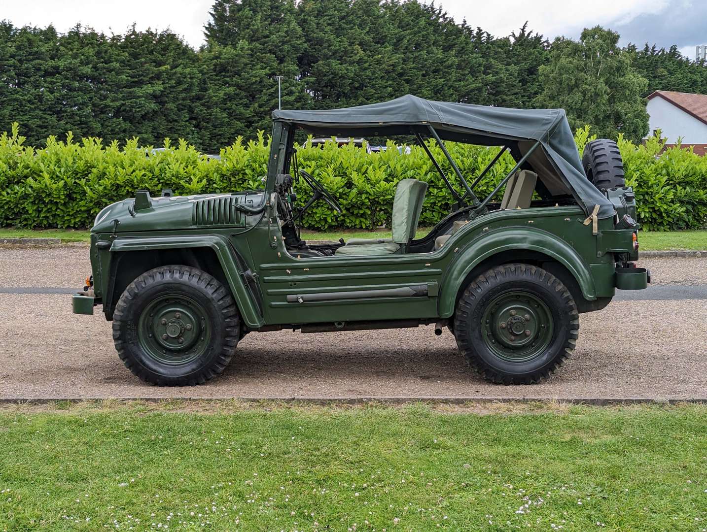 <p>1955 AUSTIN CHAMP</p>