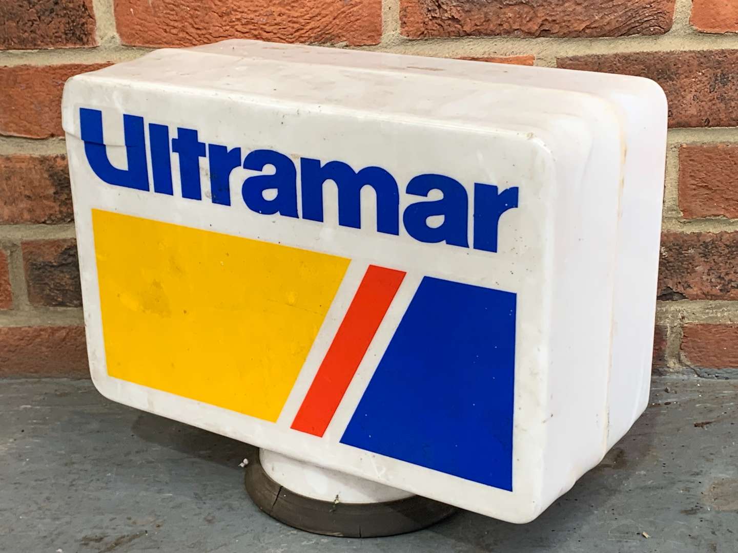 <p>Original Plastic Ultramar Petrol Globe a/f</p>