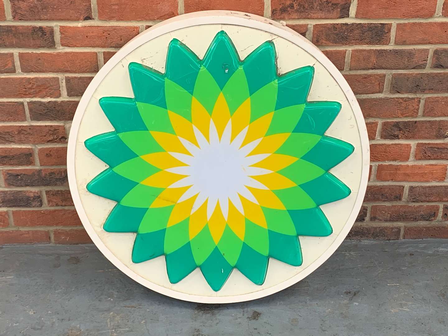 <p>BP Circular Emblem Sign</p>