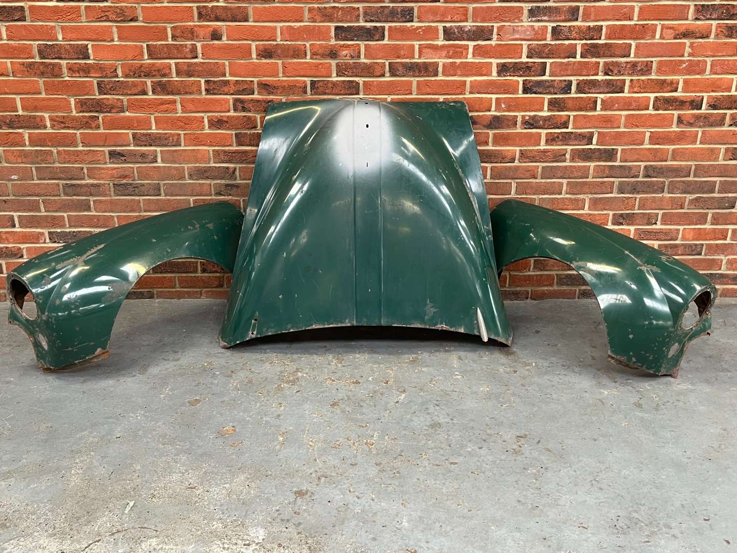 <p>Morris Minor Bonnet and Front Wings</p>