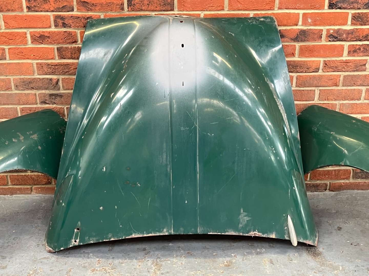 <p>Morris Minor Bonnet and Front Wings</p>