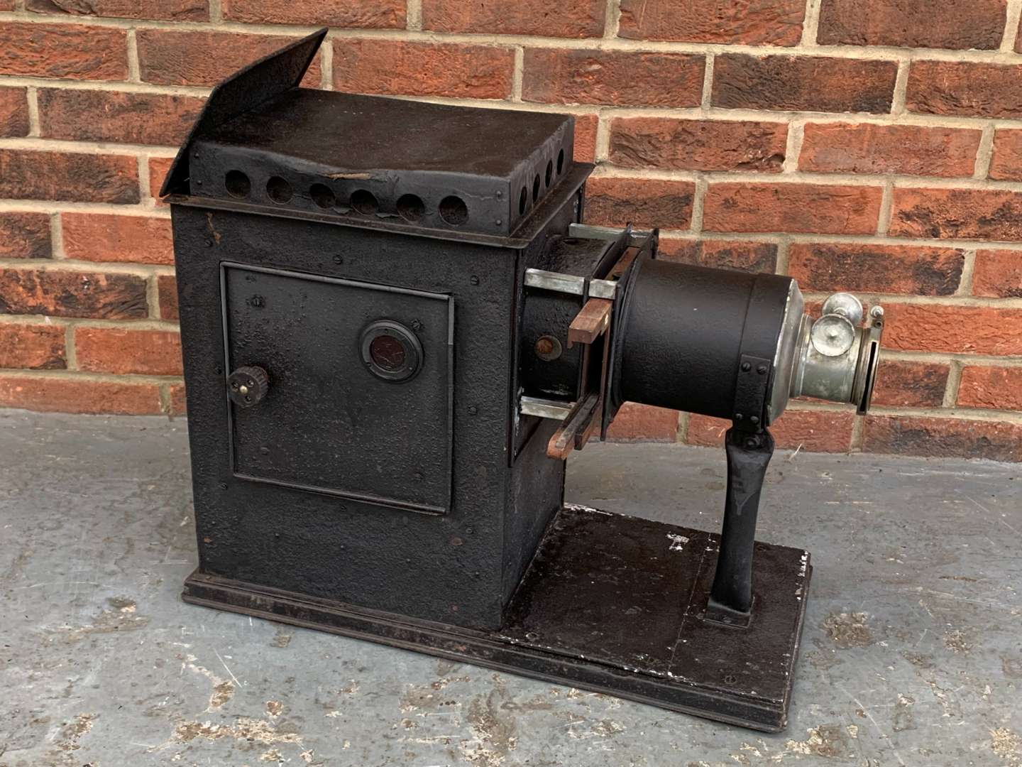 <p>Magic Lantern Projector&nbsp;</p>