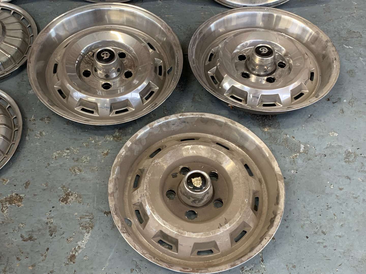 <p>Two Sets of Hub Caps Including Daimler&nbsp;</p>