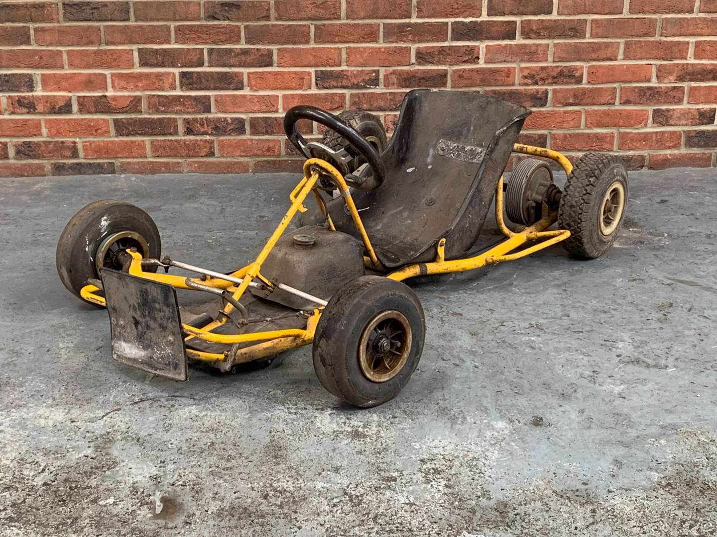 <p>Deavinson Sprint Go Kart With 100cc Engine and Wheels</p>