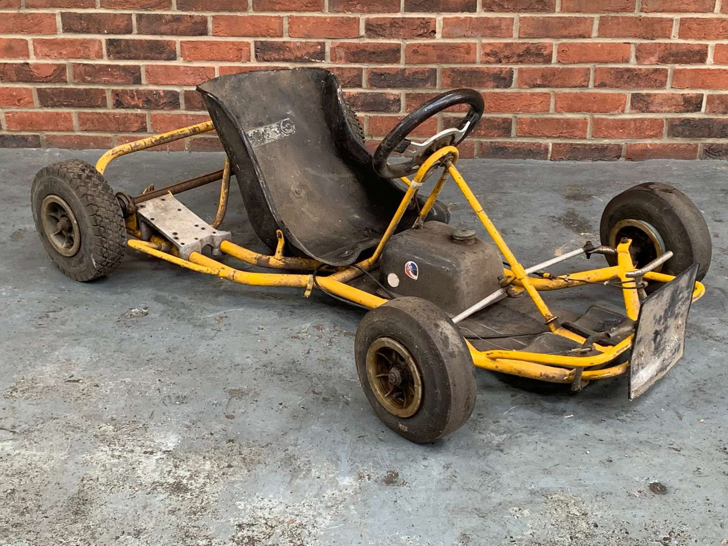 <p>Deavinson Sprint Go Kart With 100cc Engine and Wheels</p>