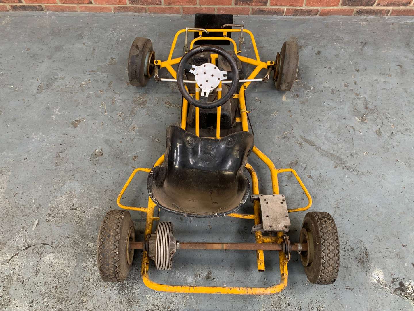 <p>Deavinson Sprint Go Kart With 100cc Engine and Wheels</p>