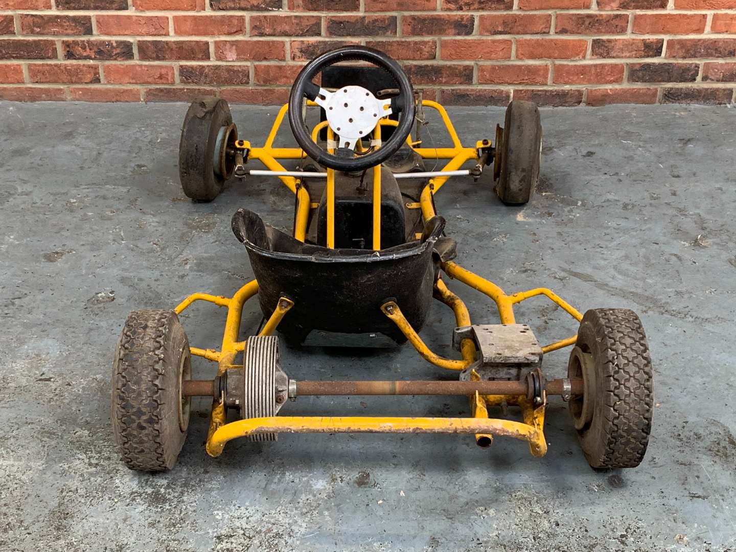 <p>Deavinson Sprint Go Kart With 100cc Engine and Wheels</p>