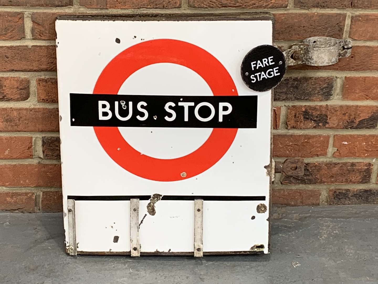 <p>Bus Stop Enamel Pole Sign</p>