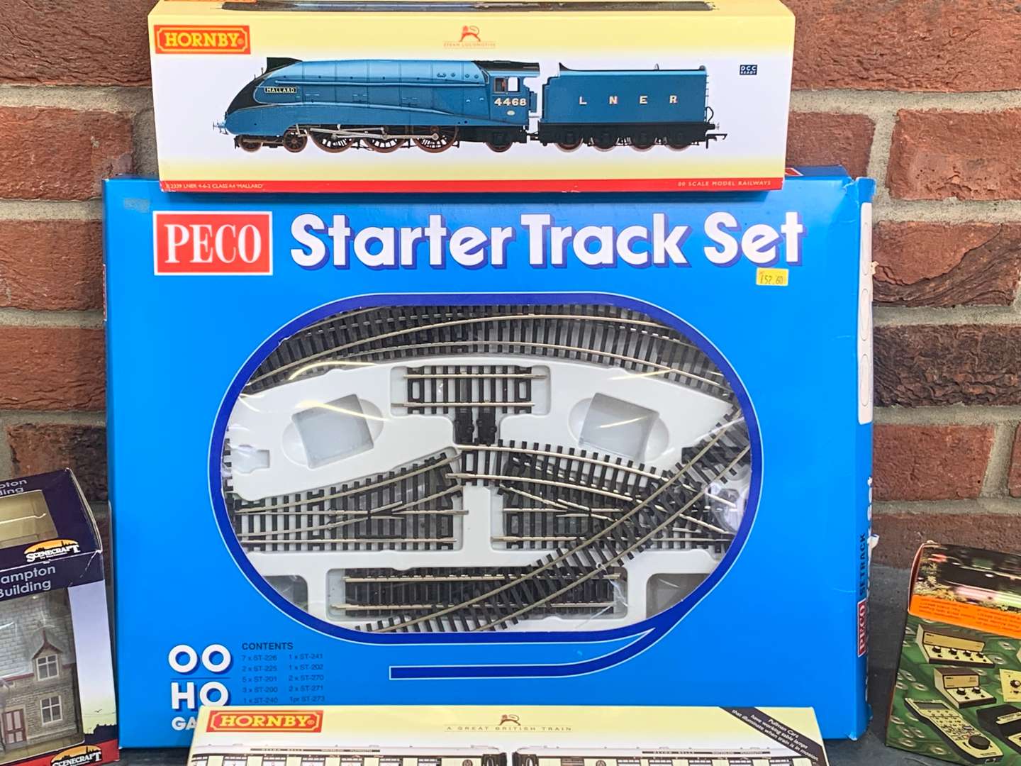 <p>Boxed Hornby Railway Engine/Carriages Etc</p>