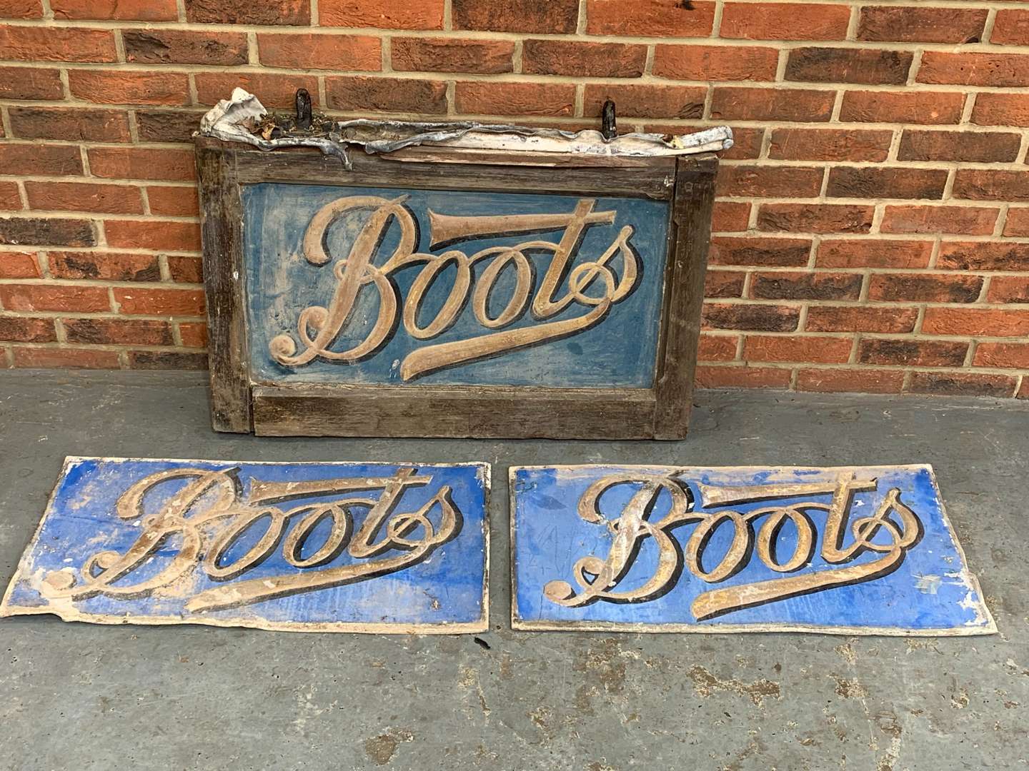 <p>Early Lead Boots Panelled Shop Sign</p>