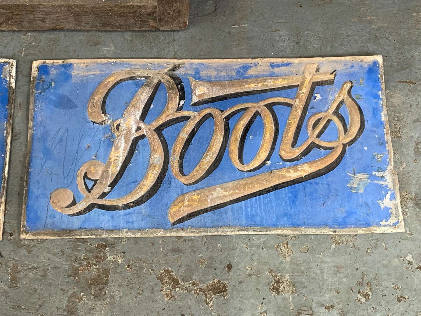 <p>Early Lead Boots Panelled Shop Sign</p>